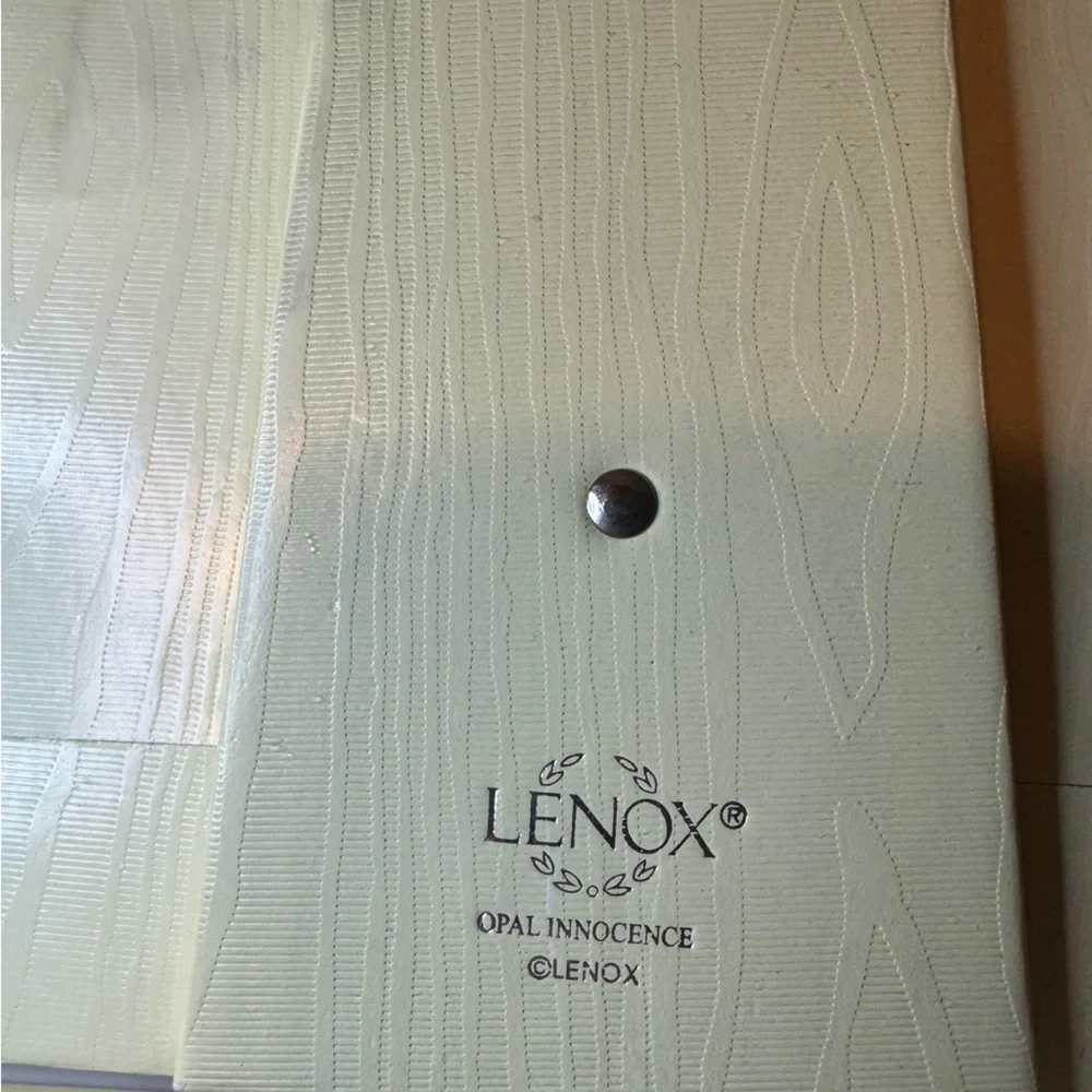 NWT Lenox Opal Innocence Ivory Picture Frame.